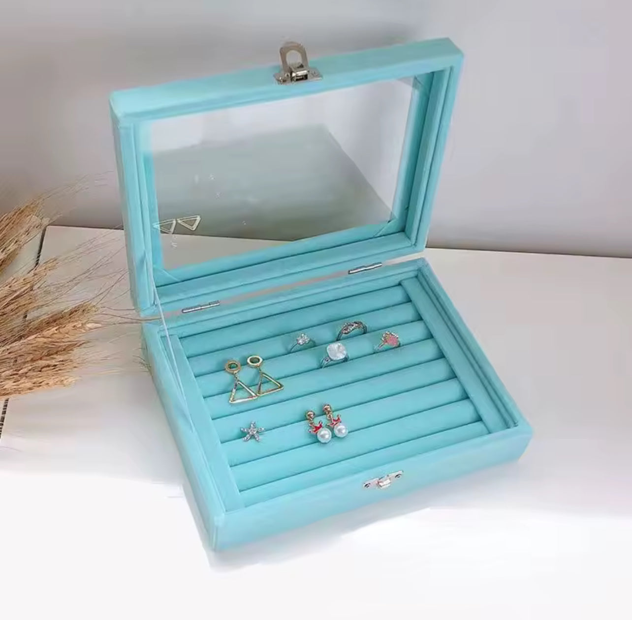 Elegant Jewelry Boxes & Display Cases